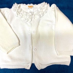 Cardigan, White w ruffles at neck